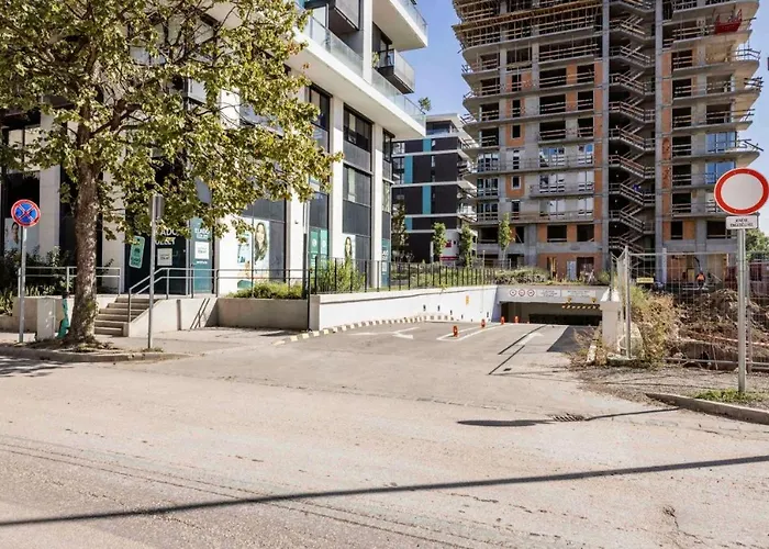 Riverguard Apartment With Free Parking